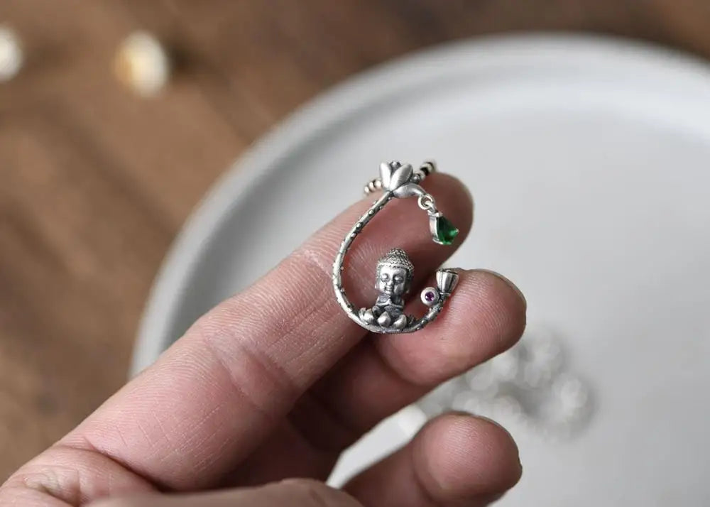 Buddha-Anhänger mit buddhistischer Gottheit aus Silber