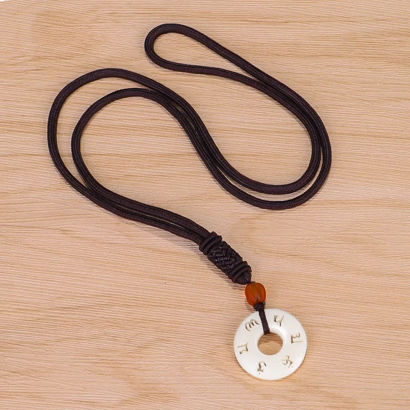 Collier Pendentif Tibétain en Ivoire