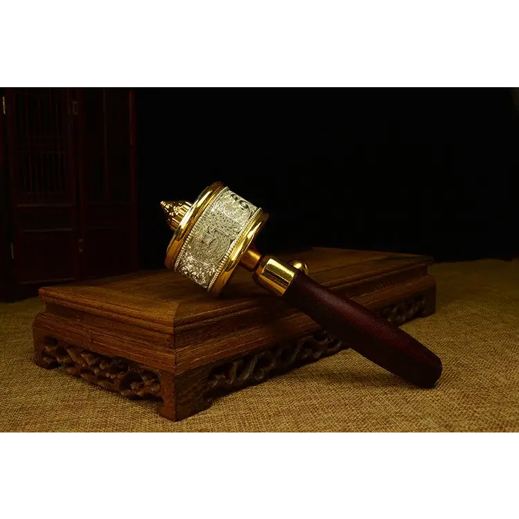 Moulin à prières en bois