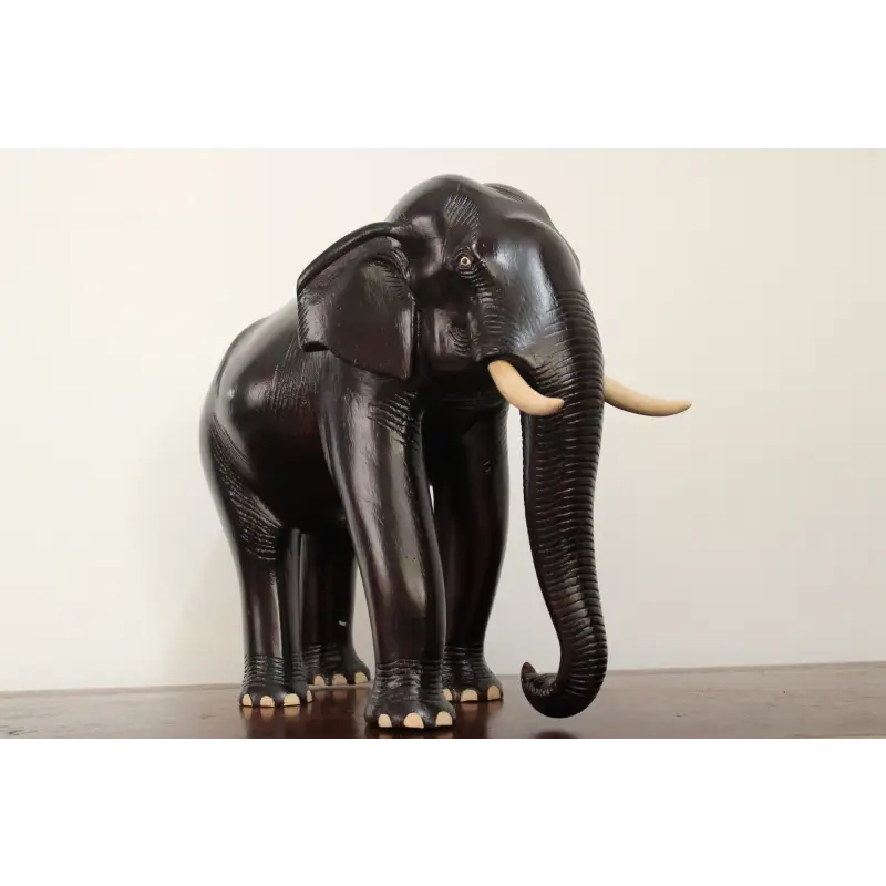 Statue d’éléphant d’Asie en bois sculpté